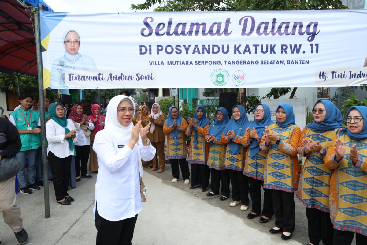 Ketua TP Posyandu Provinsi Banten Tinawati Andra Soni, Monitoring Pelaksanaan Enam SPM di Posyandu Katuk Kelurahan Pondok Jagung Timur Serpong Utara
