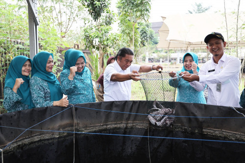 Pj Gubernur Banten Al Muktabar Beberkan Manfaat Olahan Ikan Lele dalam Penanganan Stunting