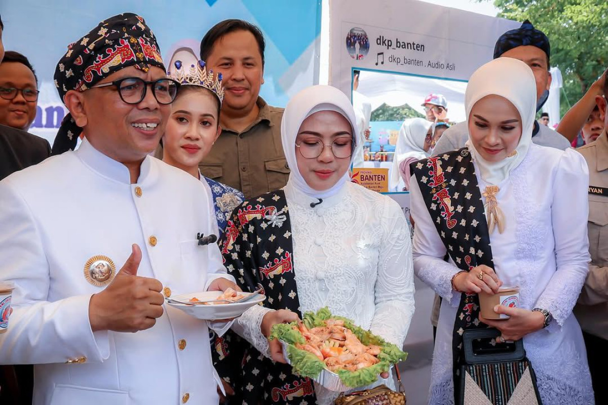 HUT ke-25 Provinsi Banten Dimeriahkan Festival Kuliner Gratis, Gubernur Andra Soni Nikmati Laksa Tangerang