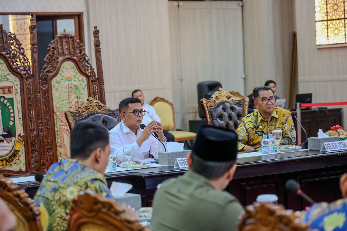 Gelar Rakor Penguatan Satlinmas, Gubernur Andra Soni: Perlu Kesiapsiagaan Dini