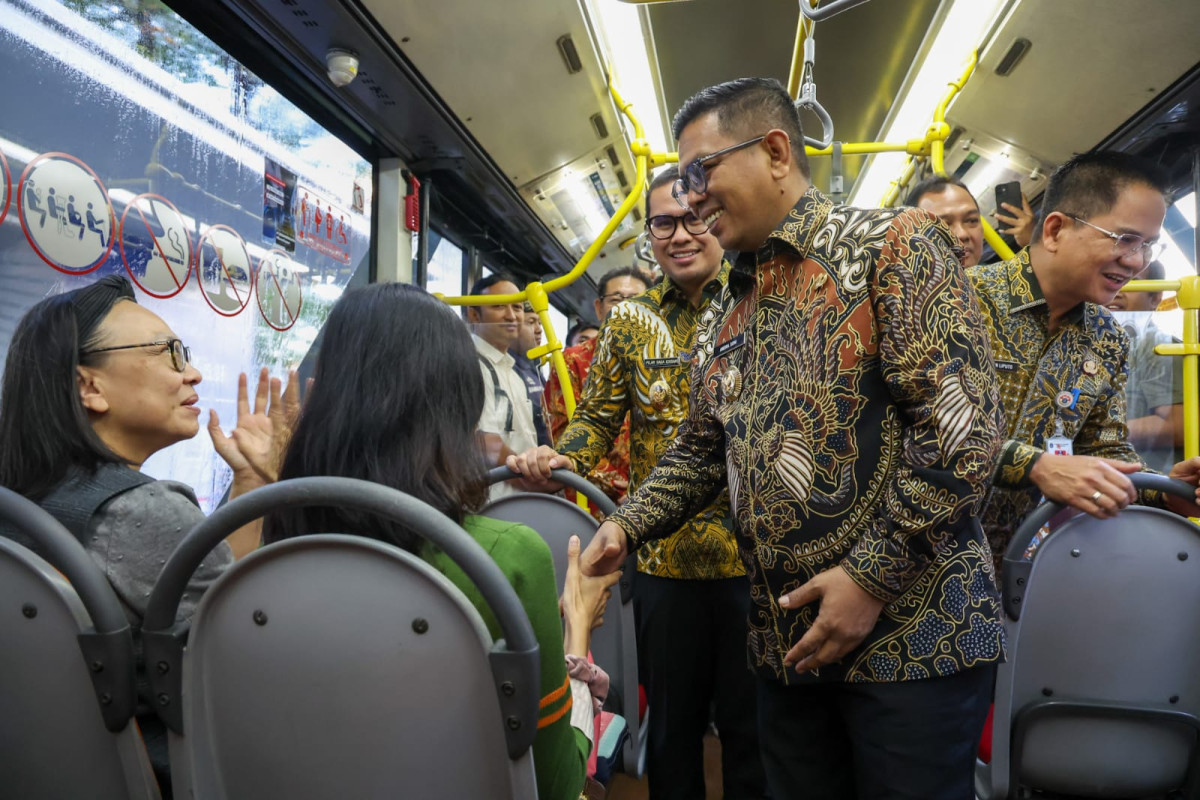 Gubernur Banten Andra Soni dan Gubernur DK Jakarta Pramono Anung Resmikan Operasional TransJakarta S-61 Blok M - Alam Sutera