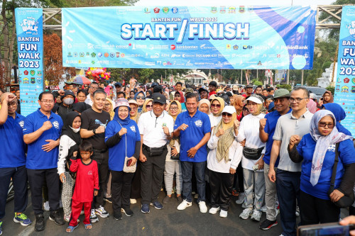 Lepas Banten Fun Walk 2023, Pj Gubernur Banten Al Muktabar Jalan Bersama Ribuan Masyarakat