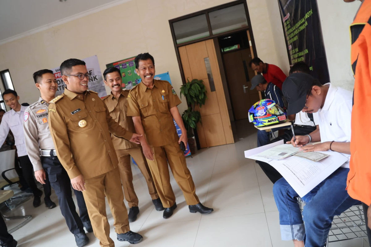 Gubernur Banten Andra Soni Tinjau Pelayanan di Samsat Malingping Kabupaten Lebak