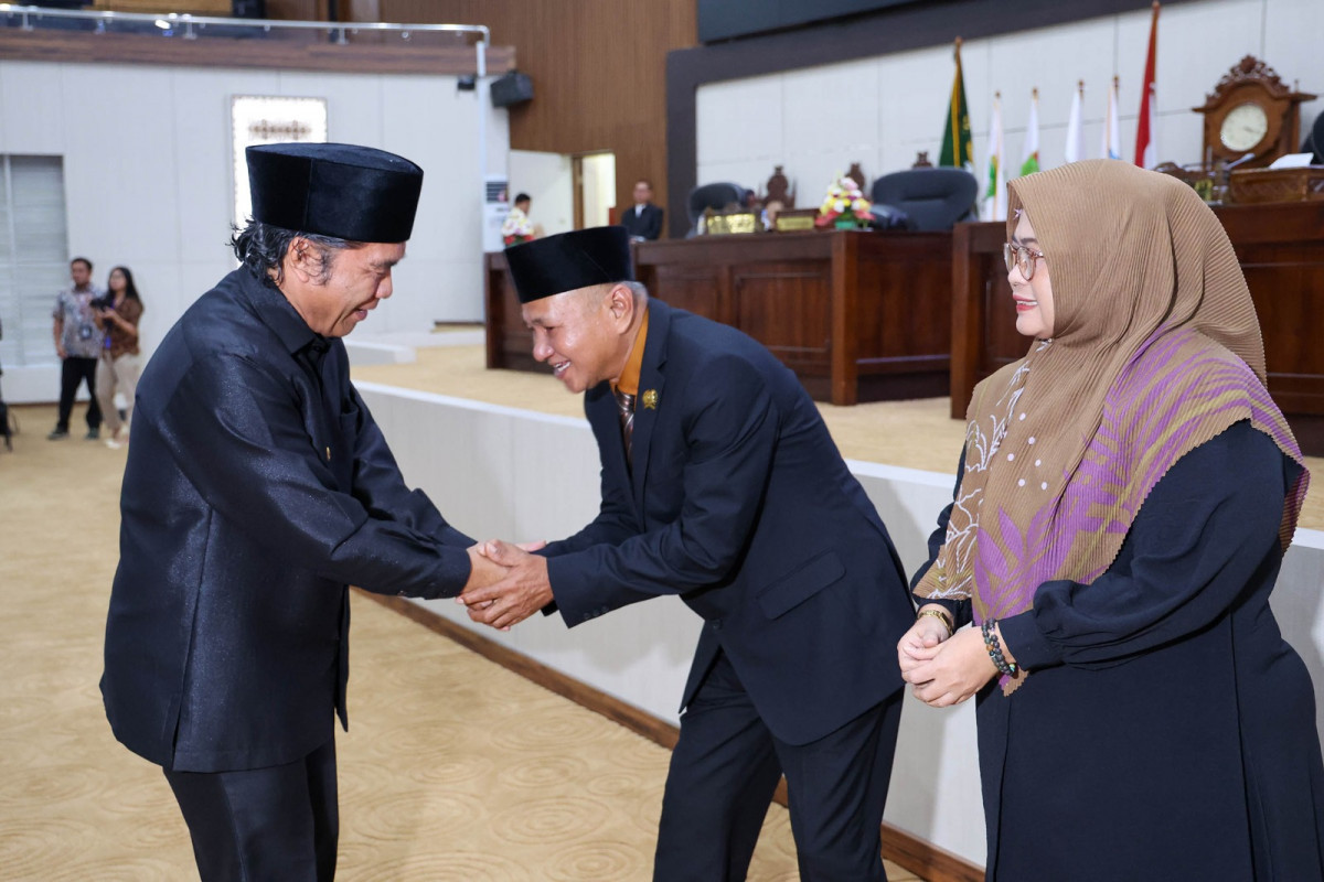 Pj Gubernur Al Muktabar Hadiri Paripurna PAW Anggota DPRD Provinsi Banten