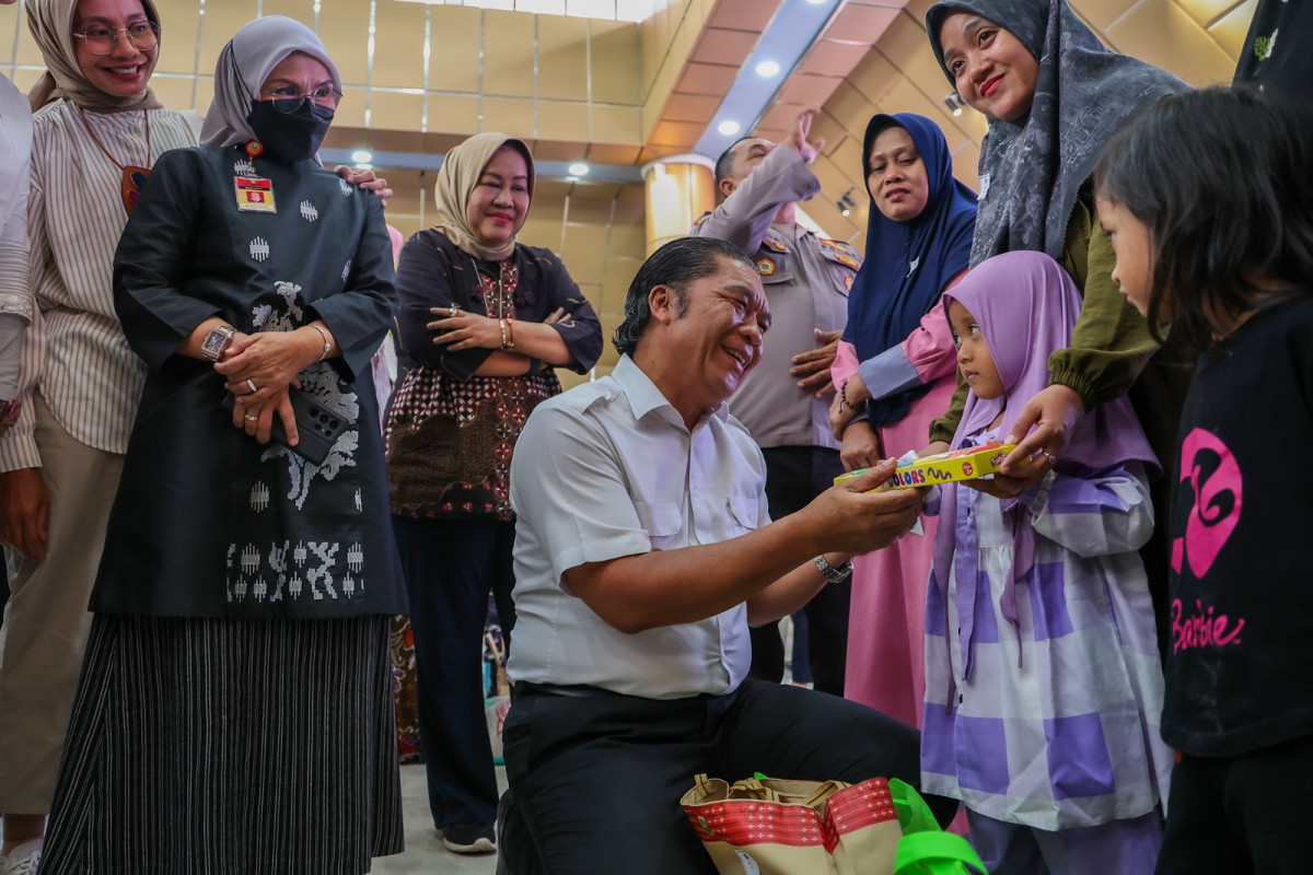 Pj Gubernur Banten Al Muktabar Tutup Rangkaian Penyaluran Bansos 2023