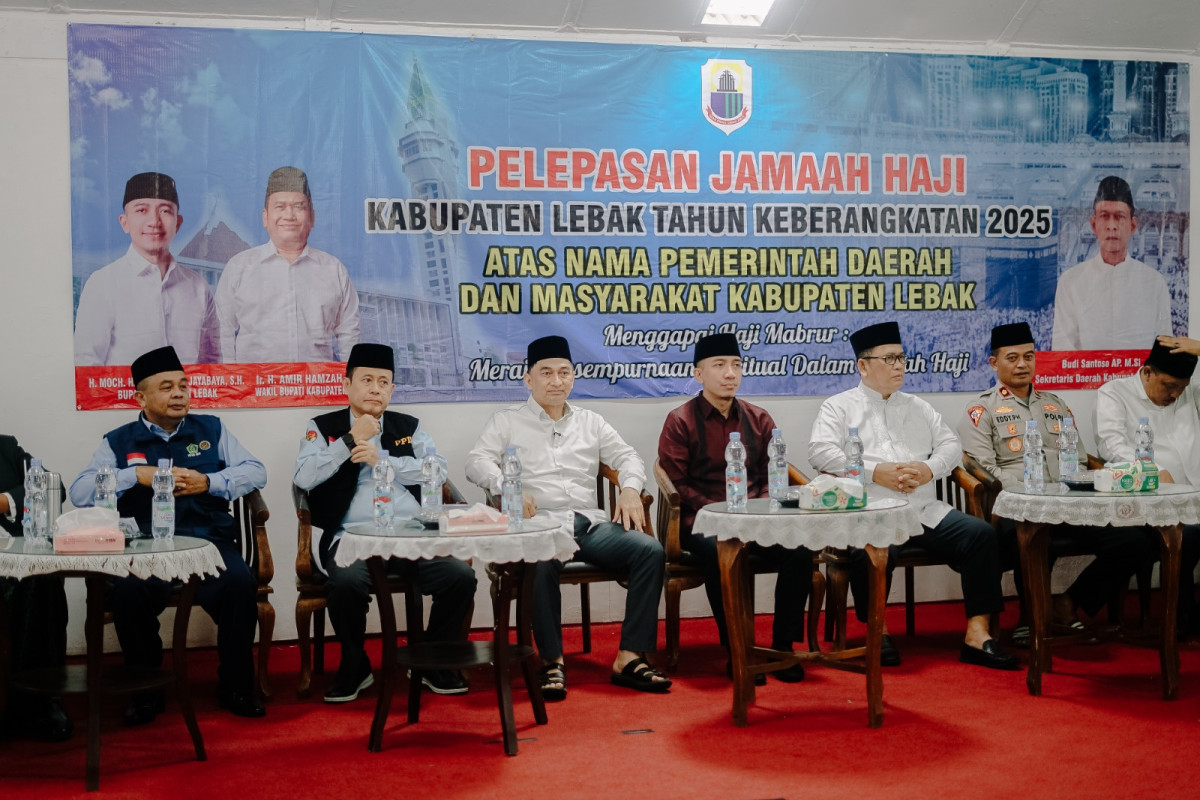 Lepas Jamaah Haji Kloter 52 JKG Kabupaten Lebak, Wagub Banten Dimyati : Jaga Kesehatan dan Luruskan Niat Beribadah