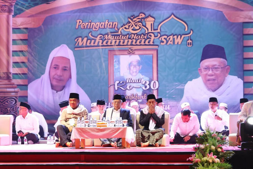 Pj Gubernur Banten Al Muktabar Hadiri Maulid Nabi Muhammad SAW dan Haul ke-30 KH Moh. Amin