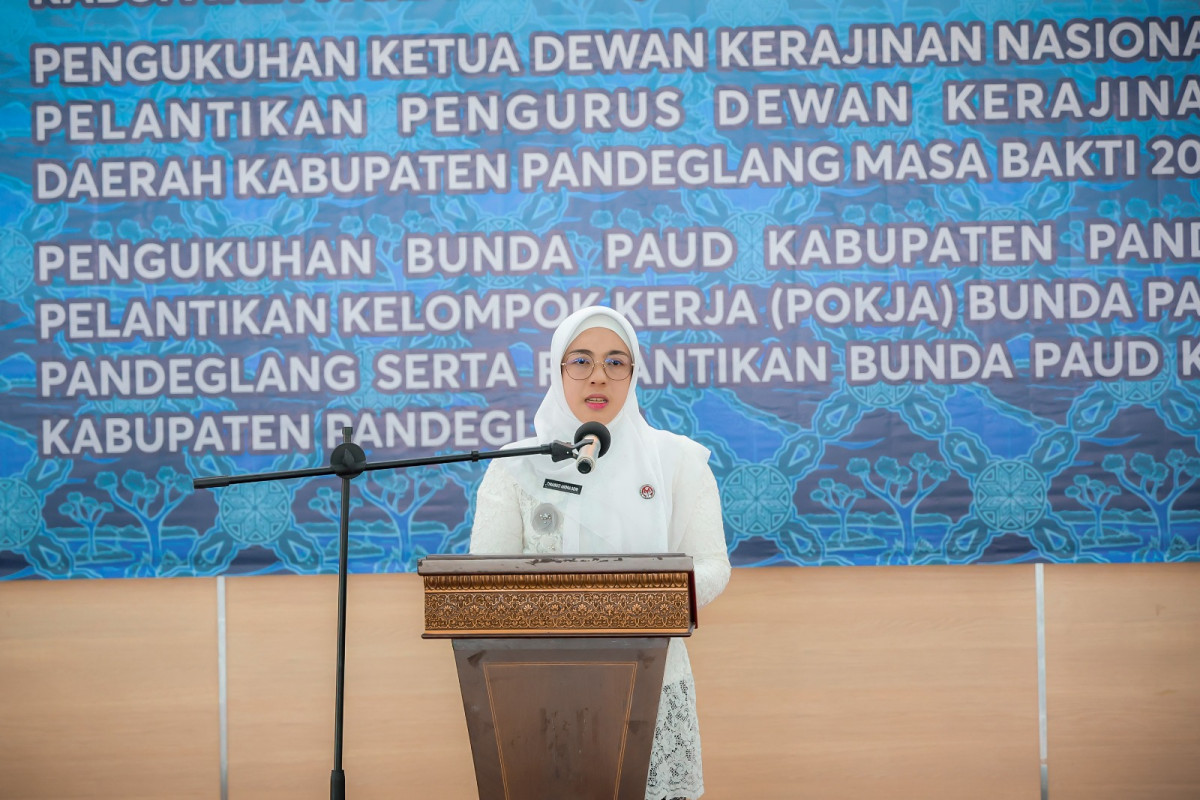 Ketua Dekranasda Banten Tinawati Andra Soni Hadiri Pelantikan Dekranasda dan Pokja Bunda PAUD serta GOW Kabupaten Pandeglang