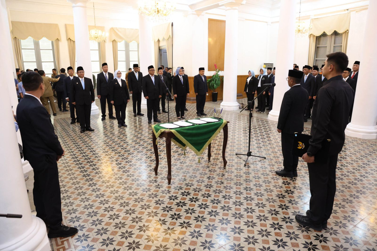 Lantik 10 Pejabat Pemprov Banten, Gubernur Andra Soni Terapkan Manajemen Talenta Berbasis Kinerja