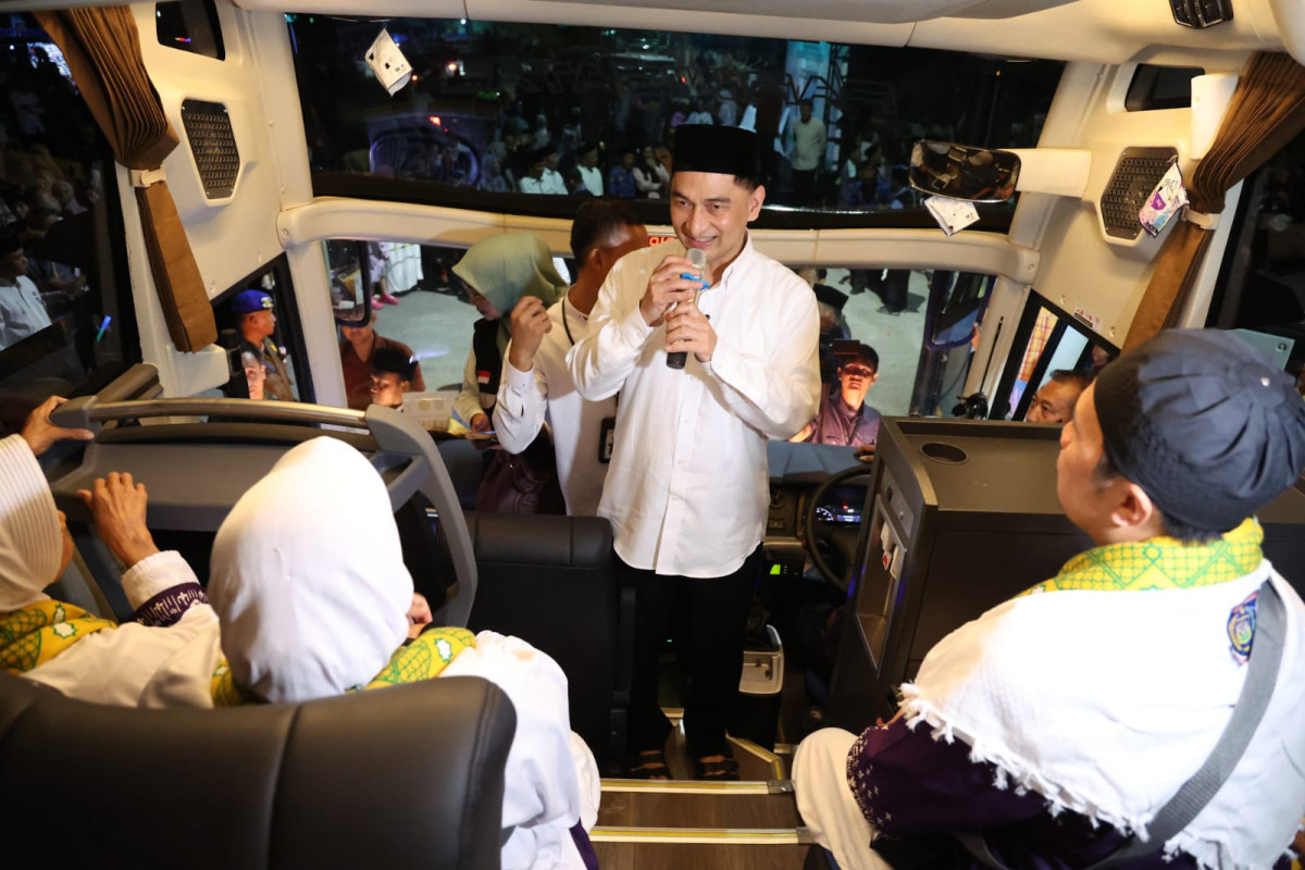 Lepas Jamaah Haji Kloter 47JKG Tangsel, Wagub Banten A Dimyati Natakusumah Ingatkan Pentingnya Meluruskan Niat