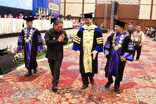 Pj Gubernur Banten Al Muktabar Ajak Para Sarjana Berkiprah Untuk Negeri