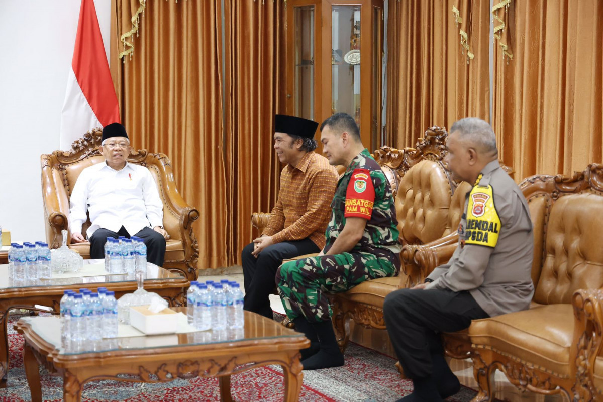Pj Gubernur Banten Al Muktabar Sambut Kedatangan Wapres KH Ma'ruf Amin di Ponpes An Nawawi Tanara