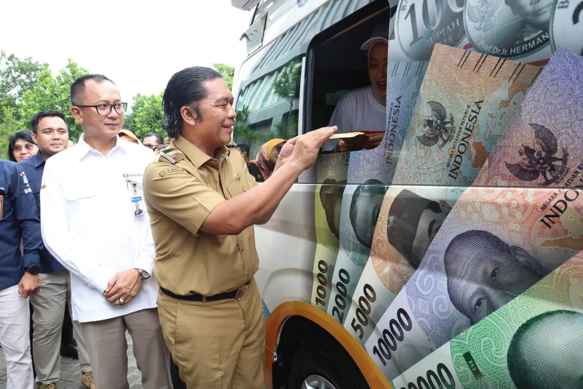 Kick off Semarak Rupiah Ramadan, Pj Gubernur Al Muktabar Imbau Masyarakat Menukarkan Uang di Lembaga Resmi