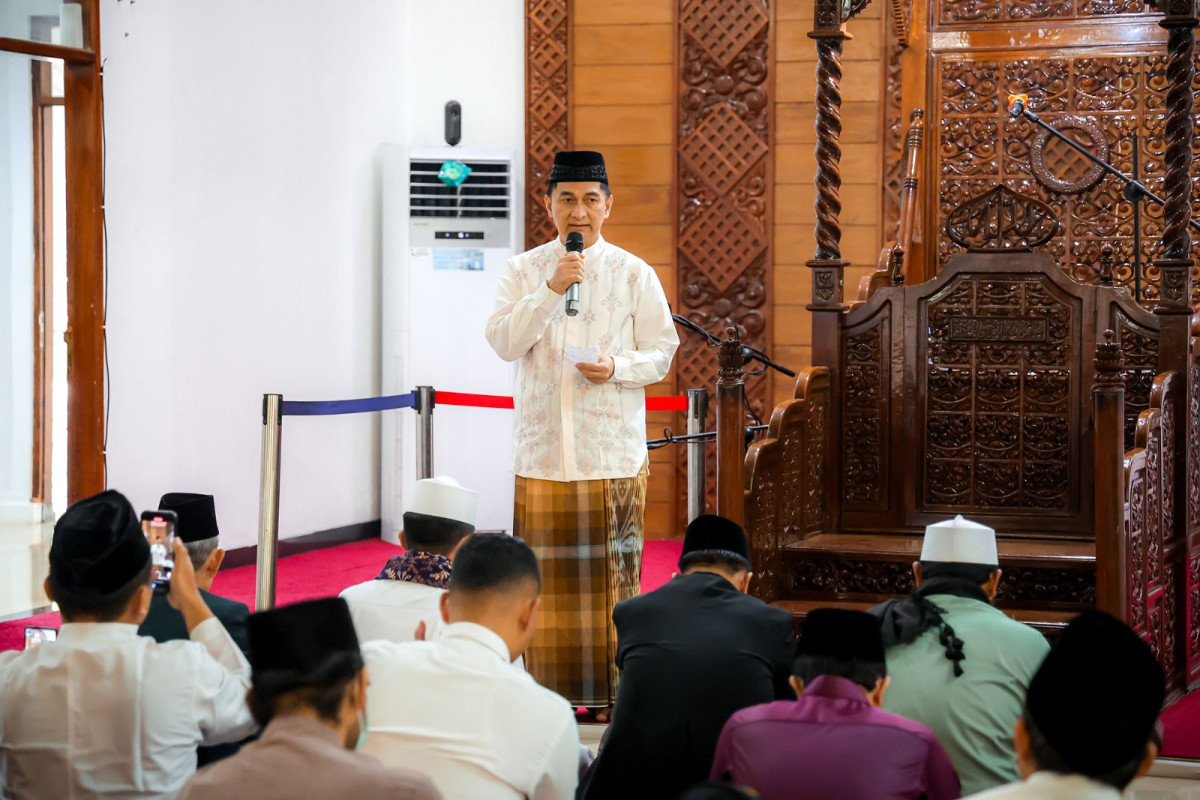 Wagub Banten A Dimyati Natakusumah Melaksanakan Sholat Idul Adha di Masjid Raya Al-Bantani