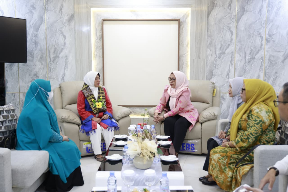 Hadiri Puncak HKG PKK ke-54, Tinawati Andra Soni Bertolak ke Makassar