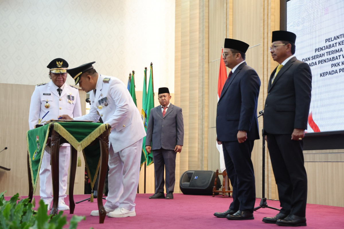 Pj Gubernur Banten Al Muktabar Lantik Pj Wali Kota Tangerang