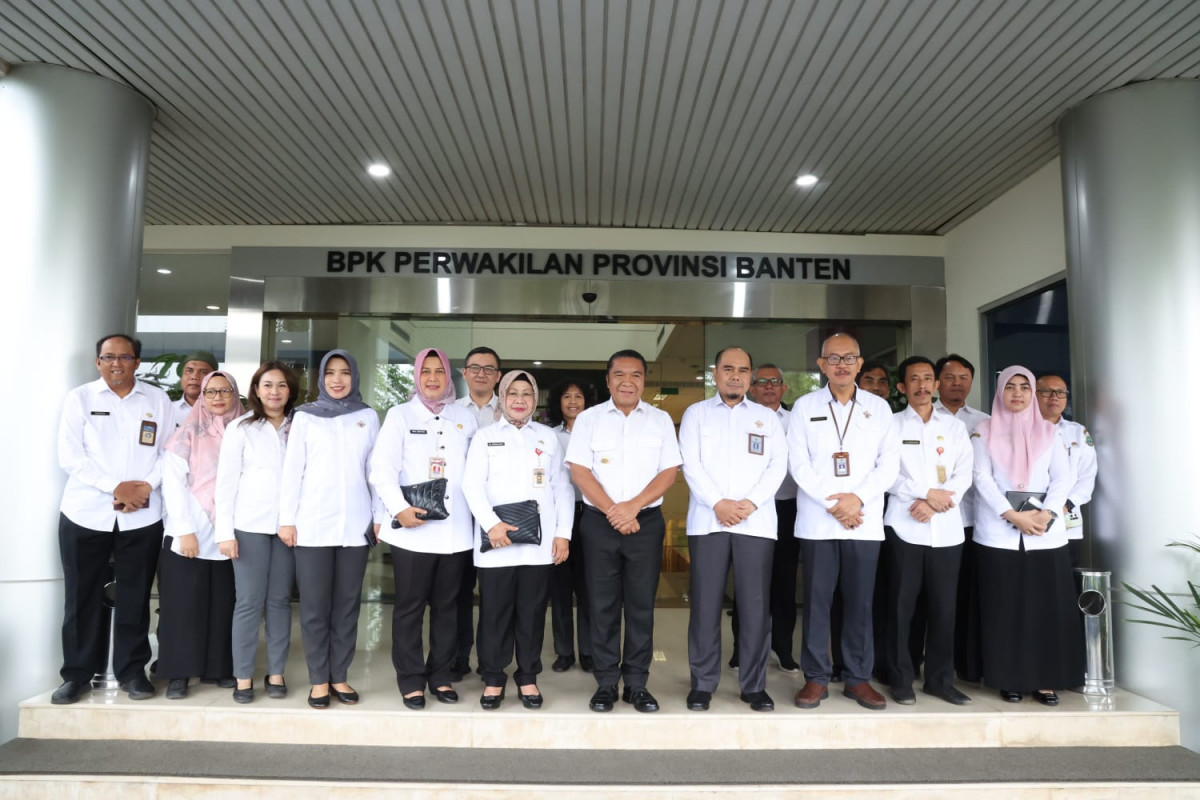 Pj Gubernur Banten Al Muktabar Serahkan LKPD 2023 Unaudited ke BPK