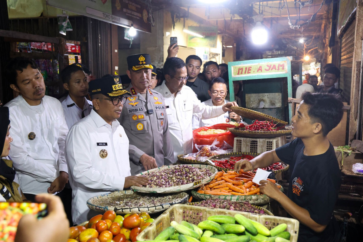 Tinjau Pasar Induk Rau, Gubernur Banten Andra Soni: Kita Pastikan Masyarakat Mendapatkan Harga yang Sesuai