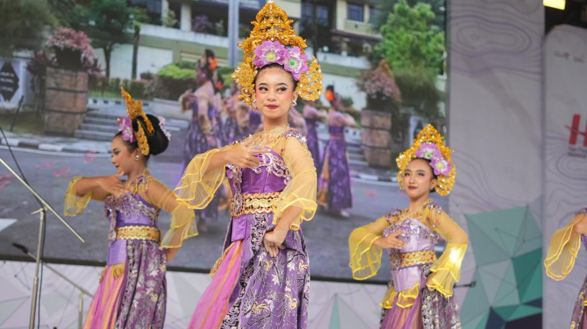Tari Bentang Gemilang Warnai Pentas Budaya dan UMKM di Alun-alun Pancaniti