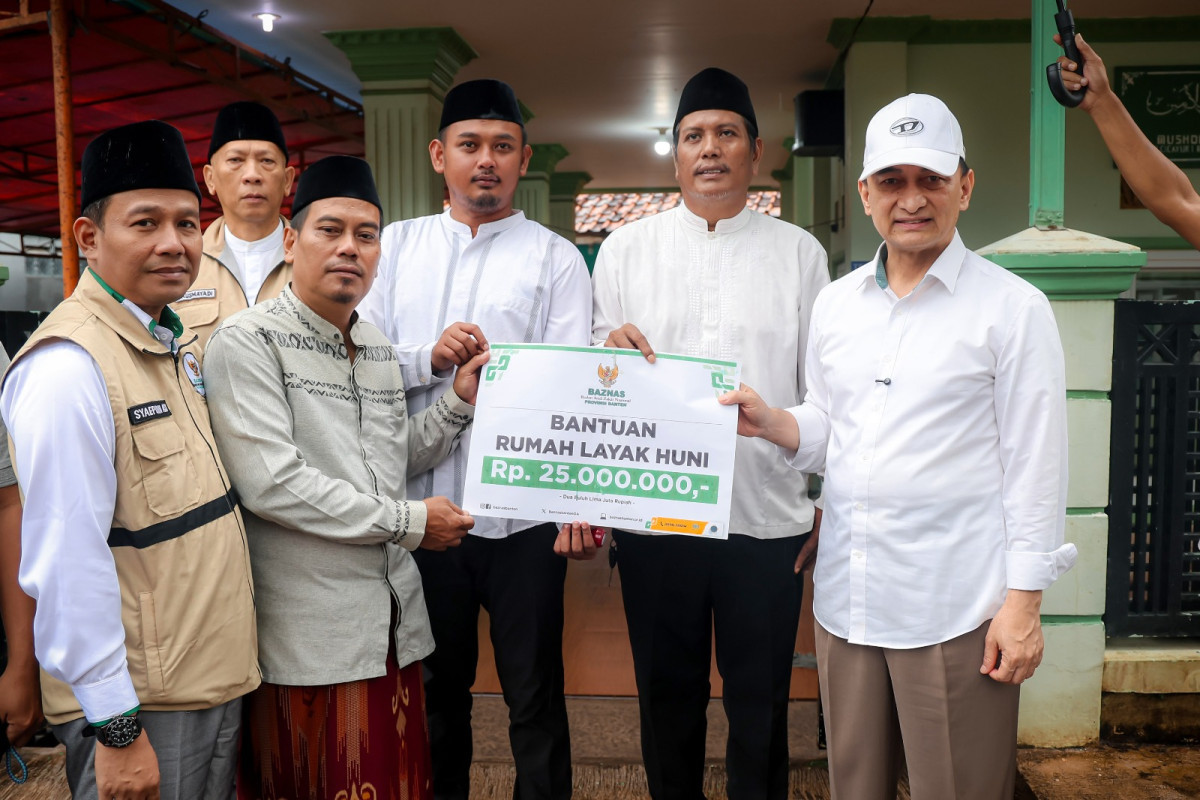 Wagub Dimyati Salurkan Bantuan RTLH ke Lansia yang Hidup Seorang Diri di Tangerang