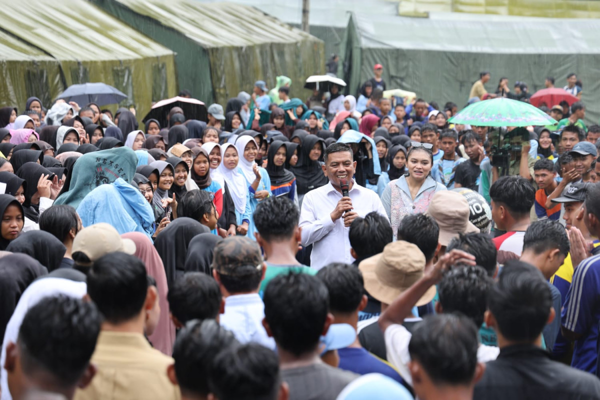 Di Tengah Guyuran Hujan, Gubernur Banten Andra Soni Beri Pesan Menyentuh ke Peserta Kemah Kebangsaan