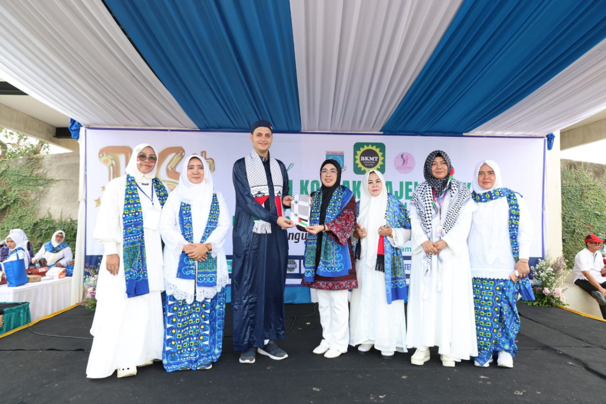 Ketua TP PKK Provinsi Banten Tinawati Andra Soni Sebut BKMT Sebagai Ruang Perempuan Untuk Membangun Kehidupan Sosial dan Keagamaan