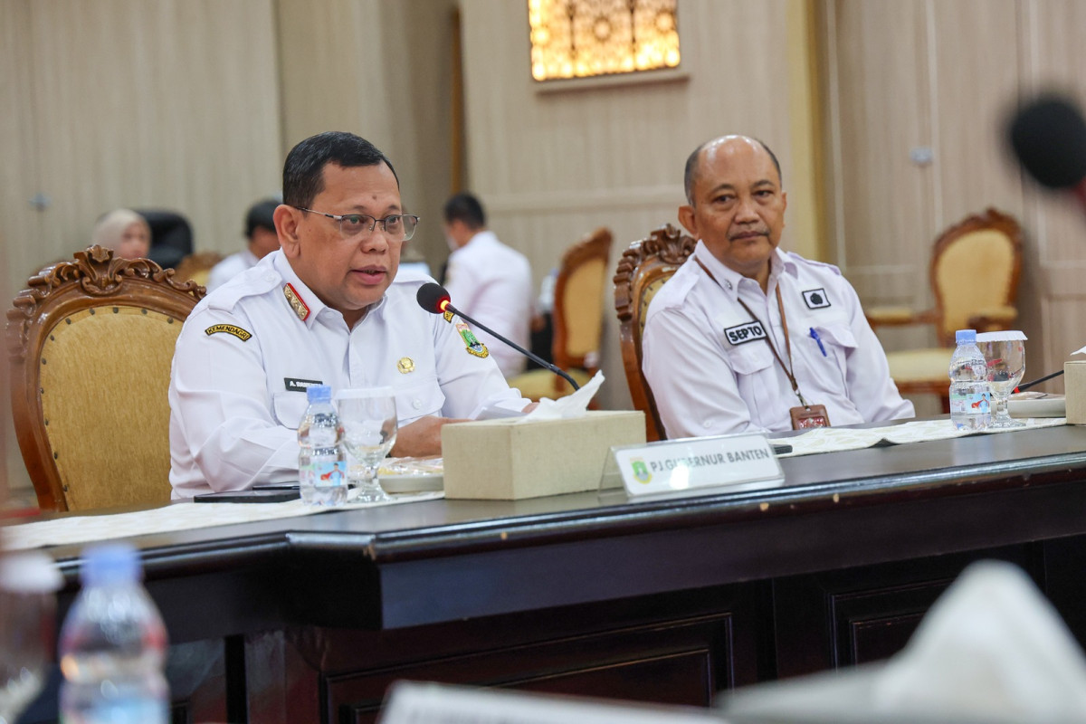 Pj Gubernur Banten A Damenta Pimpin Rakor Usulan Revisi UMSK Kabupaten/Kota 2025