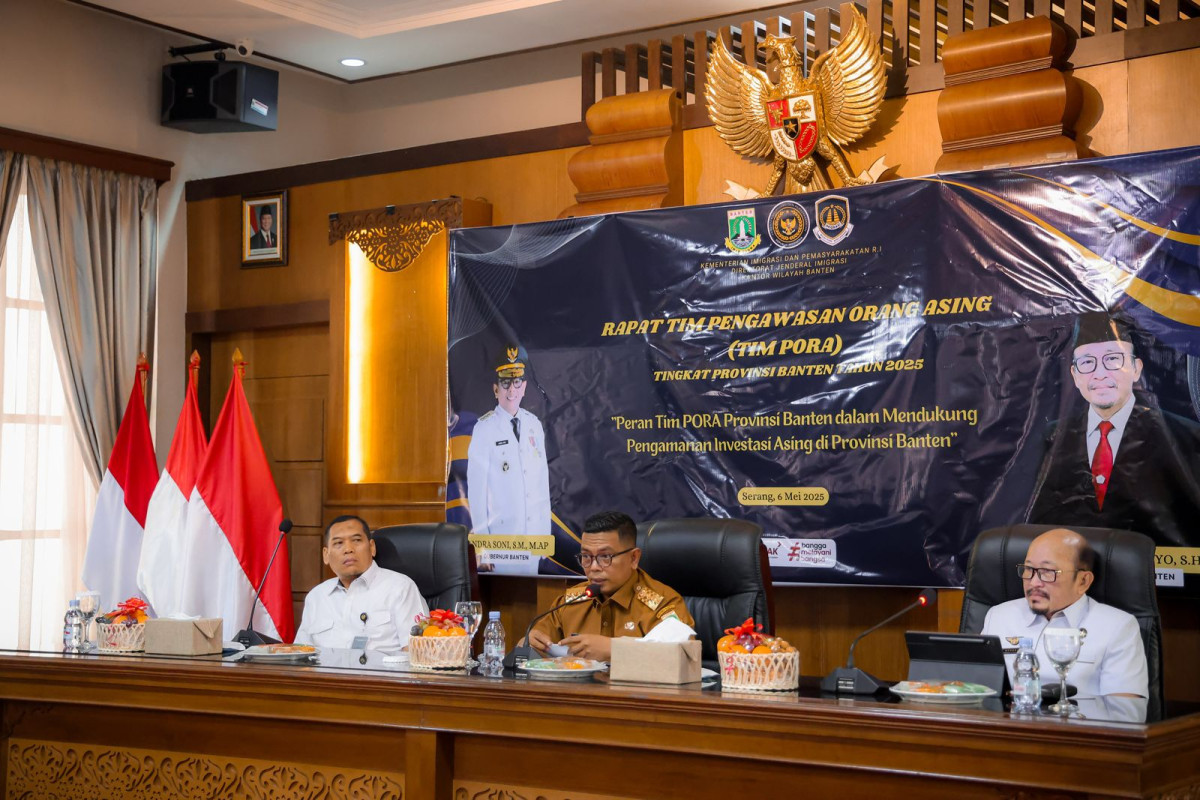Gubernur Banten Andra Soni Buka Rapat Tim Pengawasan Orang Asing