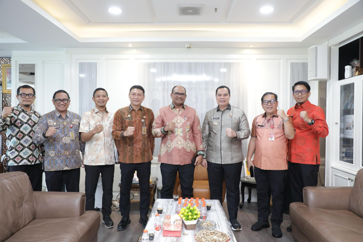 Perjelas Legalitas Ibu Kota Provinsi Banten, Sekda Provinsi Banten Deden Apriandhi H Bersama Wali Kota Serang Budi Rustandi Konsultasi ke Kemendagri