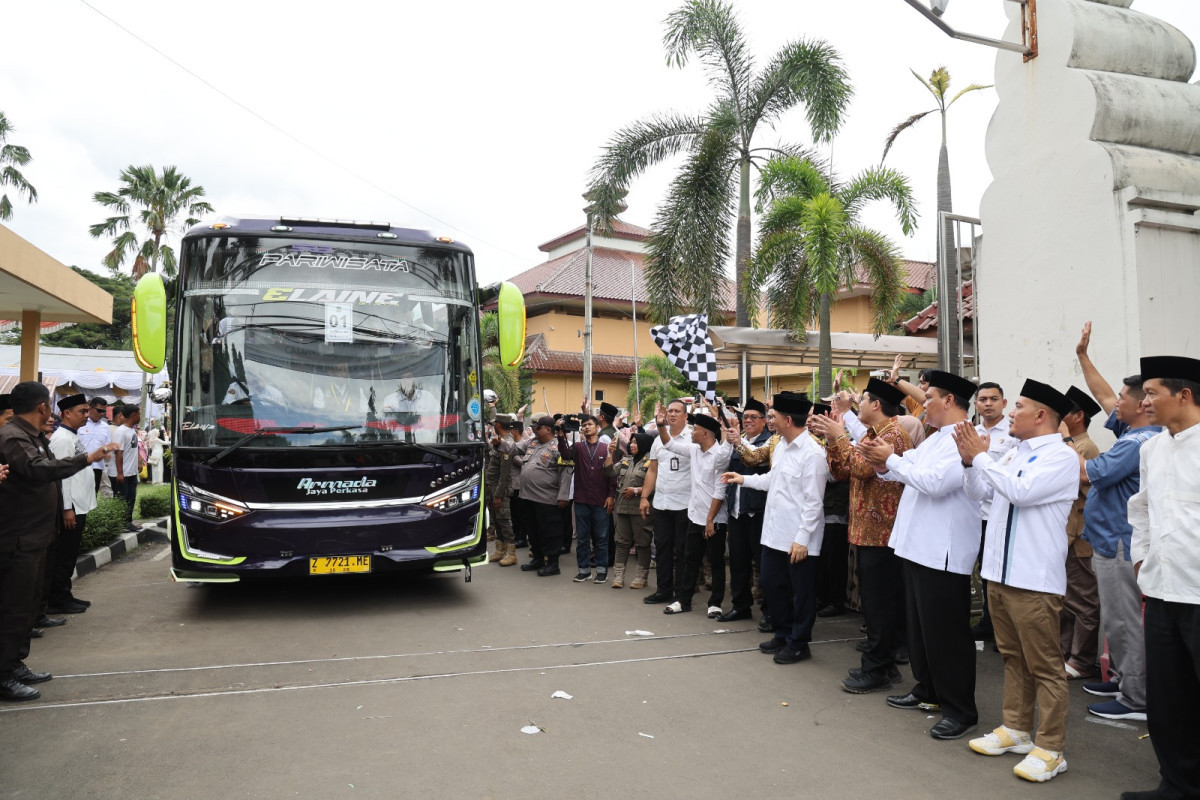 Wagub Banten A Dimyati Natakusumah Lepas Jamaah Haji Kloter 54 JKG Kota Cilegon