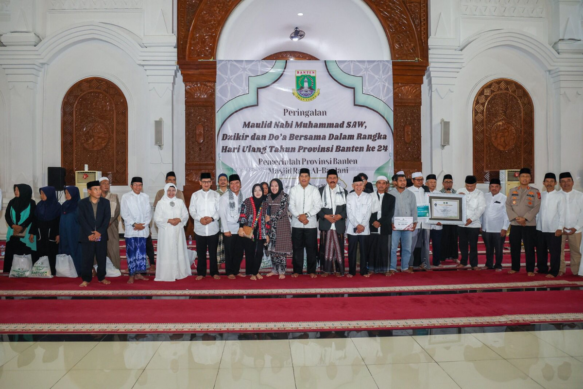 HUT ke-24 Provinsi Banten, Pj Gubernur Al Muktabar Lakukan Doa Bersama Ribuan Pegawai dan Masyarakat
