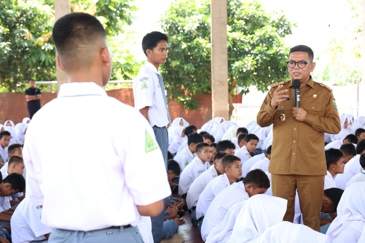 Tengok Program Sekolah Gratis SMK Swasta di Serang, Gubernur Banten Andra Soni Pastikan Tidak Ada Pungutan