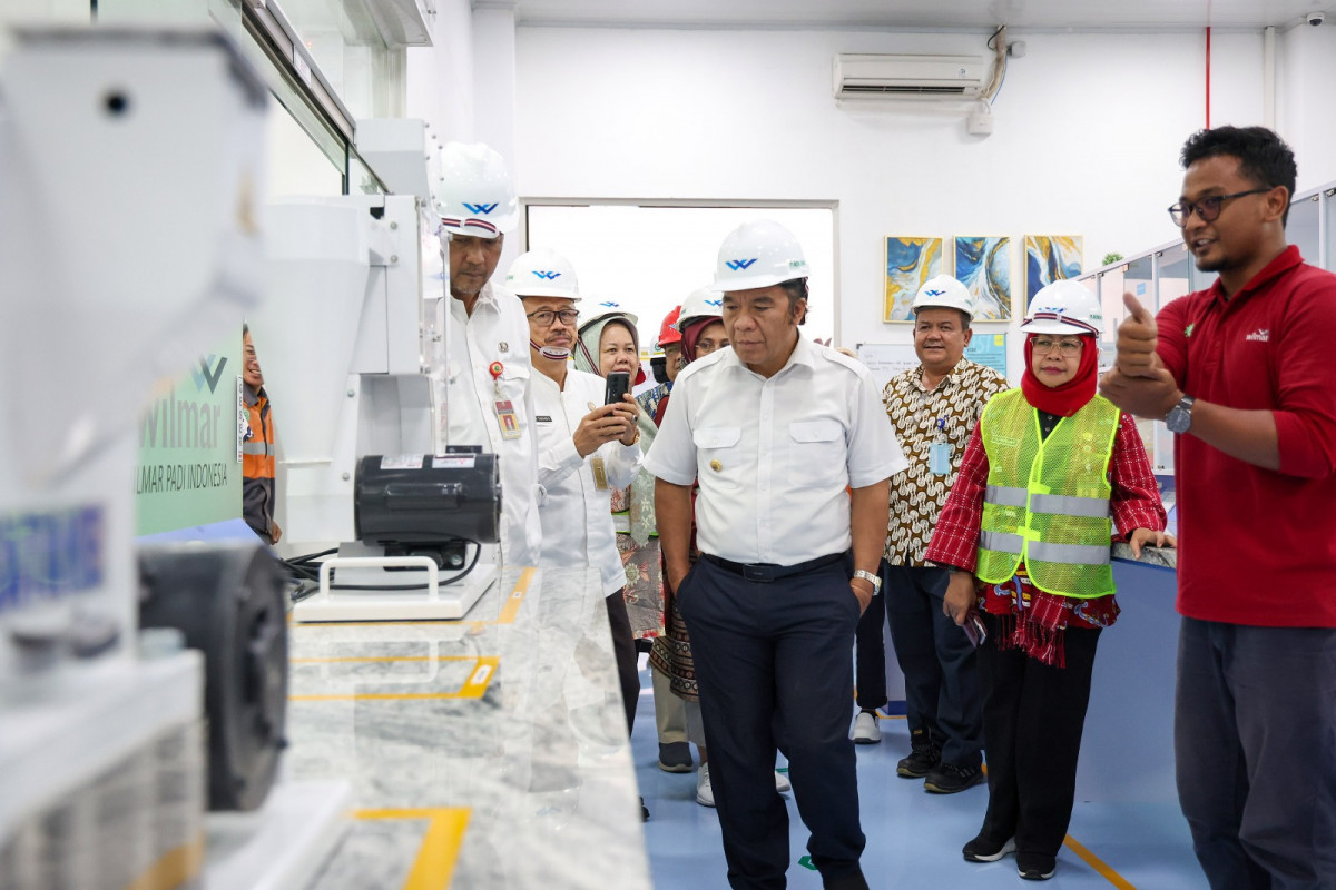 Pastikan Ketersediaan Bahan Produksi Beras Jelang Nataru, Al Muktabar Tinjau Kawasan Industri Terpadu Wilmar