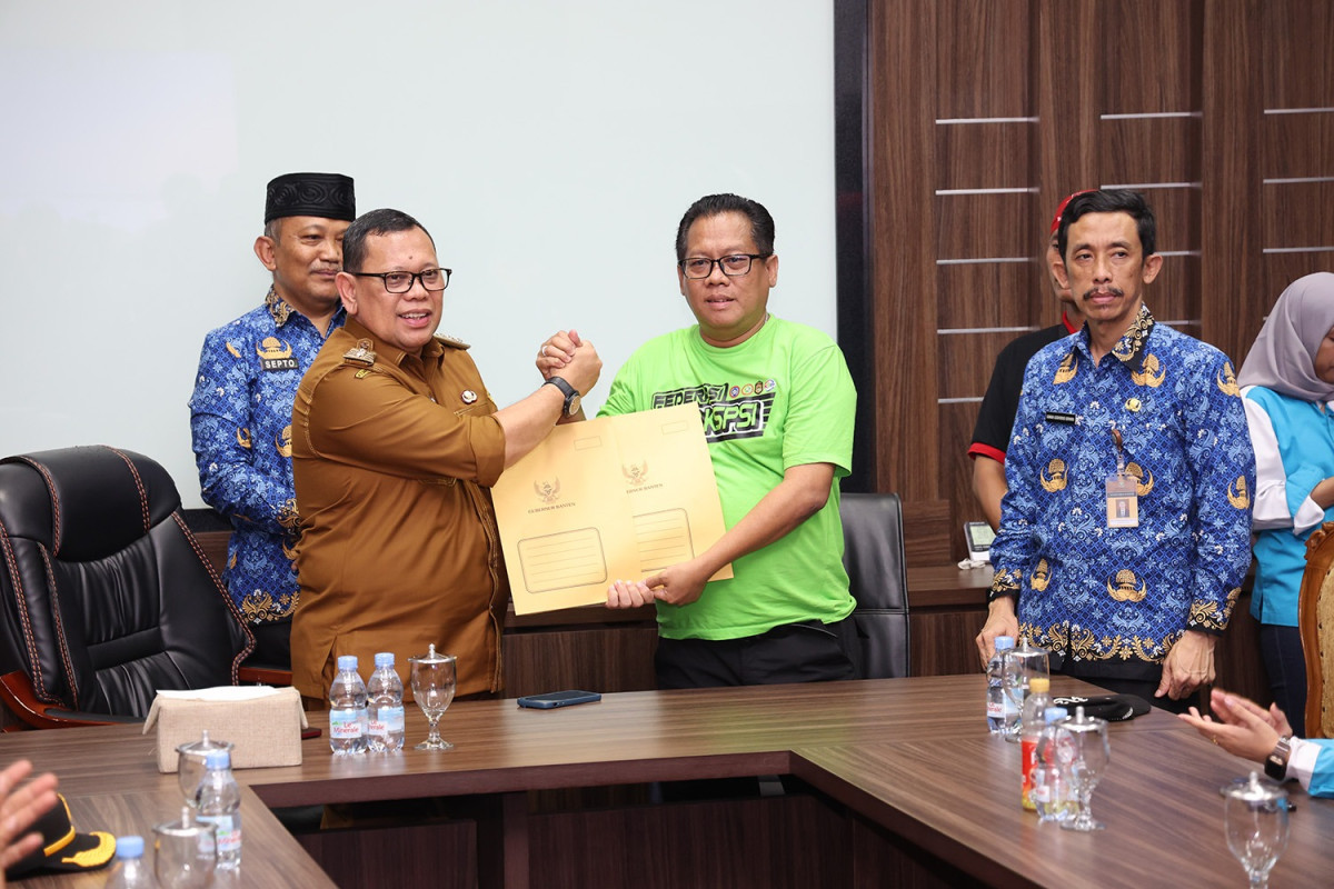 Usai Tetapkan UMK 2025, Pj Gubernur Banten A Damenta Terima Audiensi Buruh