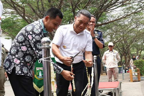 Pj Gubernur Al Muktabar Lepas Ekspor Perdana Briket Arang Produksi IKM Binaan Pemprov Banten