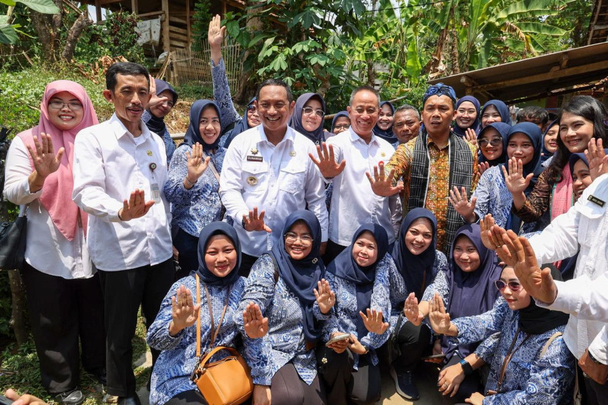 Pj Sekda Banten Dampingi Menteri Kependudukan dan Pembangunan Keluarga Kunjungan ke Kabupaten Lebak