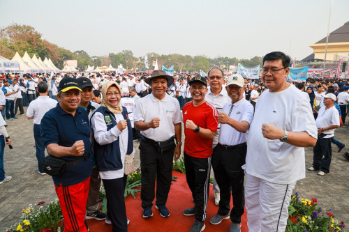 Rayakan HUT ke-23 Provinsi Banten, Pj Gubernur Al Muktabar Jalan Sehat Bersama Ribuan Pendidik