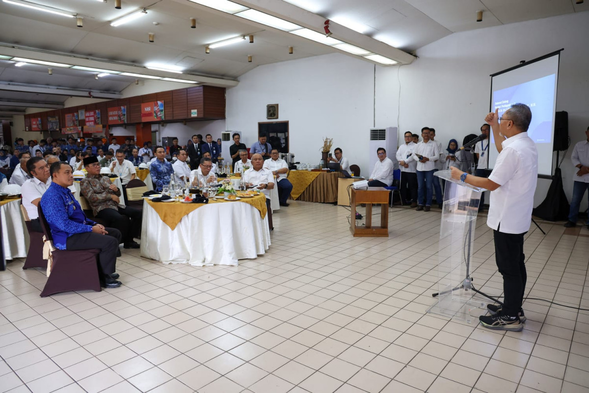 Pj Gubernur Banten Al Muktabar dampingi Mendag Zulkifli Hasan Kunjungi Pasar Kelapa dan PT Krakatau Steel