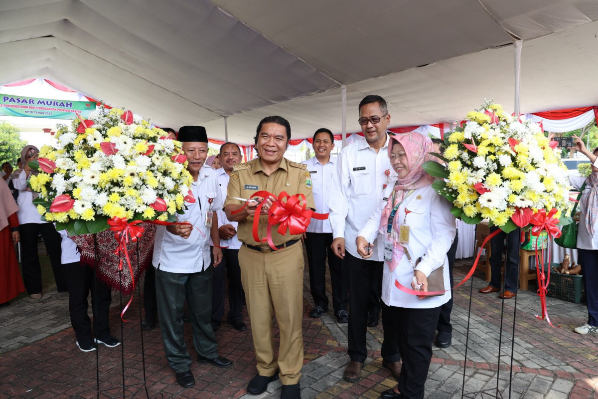 Pj Gubernur Al Muktabar buka Bazar Pasar Murah MTQ XXI Provinsi Banten Tahun 2024