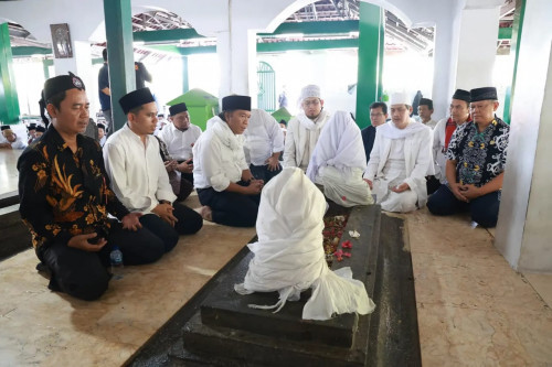 Pj Gubernur Banten Al Muktabar Ziarah ke Makam Achmad Chatib Al Bantani