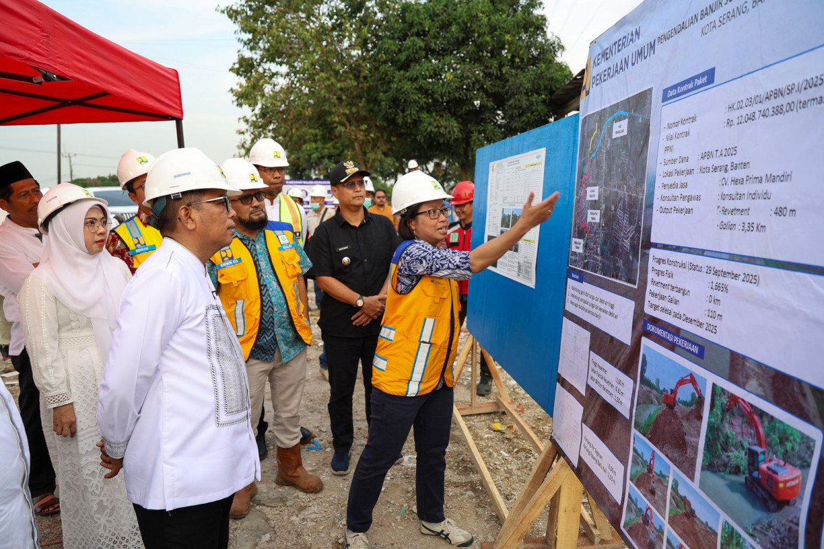 Pastikan Serang Bebas Banjir, Gubernur Andra Soni Tinjau Normalisasi Sungai Cibanten