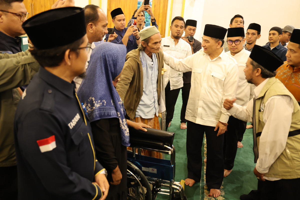 Terima Bantuan Tongkat dari Wagub Banten, Andri Bangkit dan Kembali Produktif