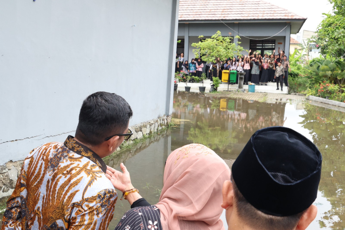SMAN 15 Kota Tangerang Kerap Banjir, Gubernur Andra Soni Siapkan Opsi Rehabilitasi atau Relokasi