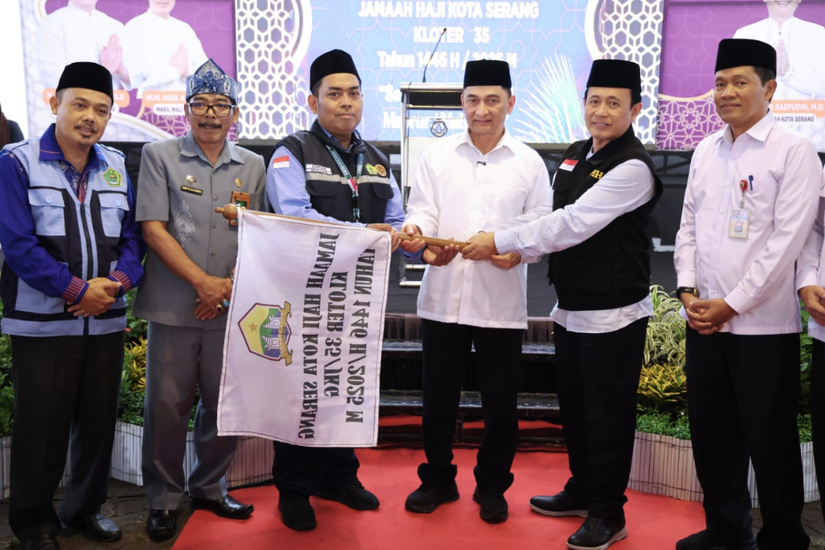 Lepas Jamaah Haji Kloter 35 JKG Kota Serang, Wagub Banten A Dimyati Natakusumah Pesankan Jaga Kesehatan