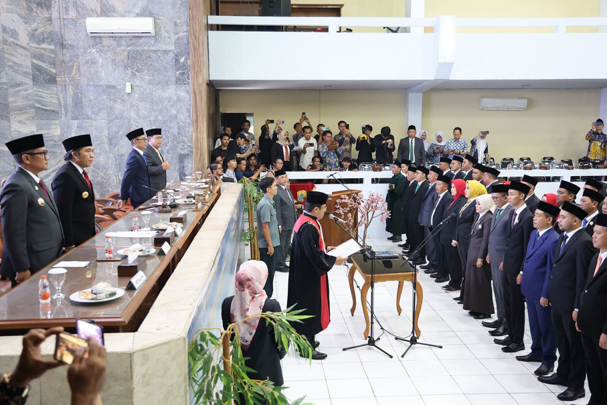 Kepada Anggota DPRD Lebak Periode 2024-2029, Pj Gubernur Banten Al Muktabar Titip Percepatan Kesejahteraan Masyarakat