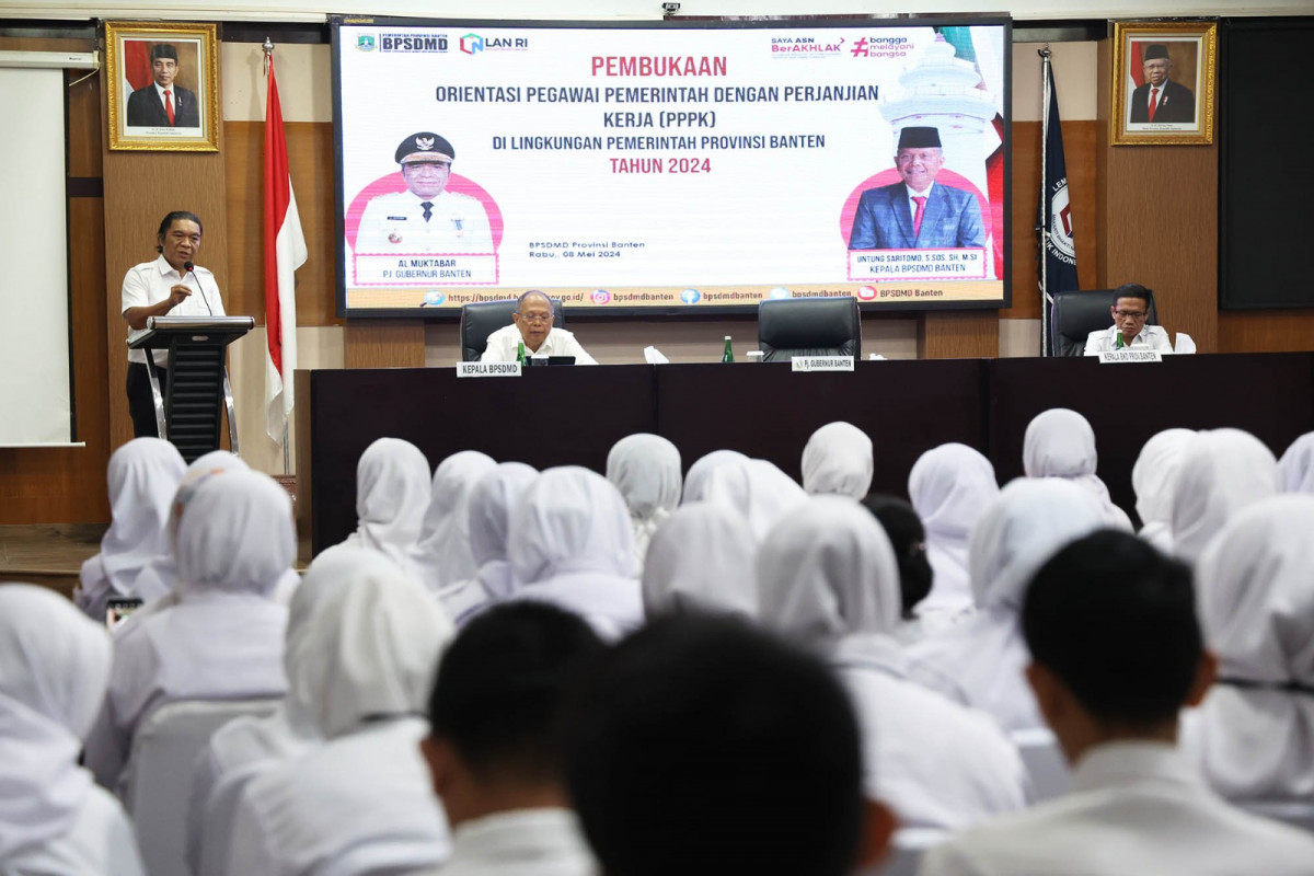 Pj Gubernur Banten Al Muktabar Berikan Orientasi Kerja Ribuan PPPK