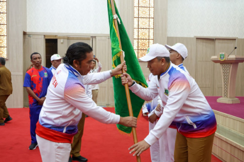 Pj Gubernur Al Muktabar Lepas Kontingen Provinsi Banten pada POPNAS XVI Tahun 2023