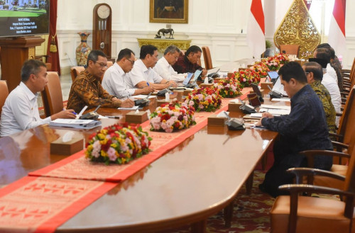 Pj Gubernur Banten Al Muktabar Ikuti Ratas Bersama Presiden Joko Widodo Bahas Pembangunan MRT Fase III