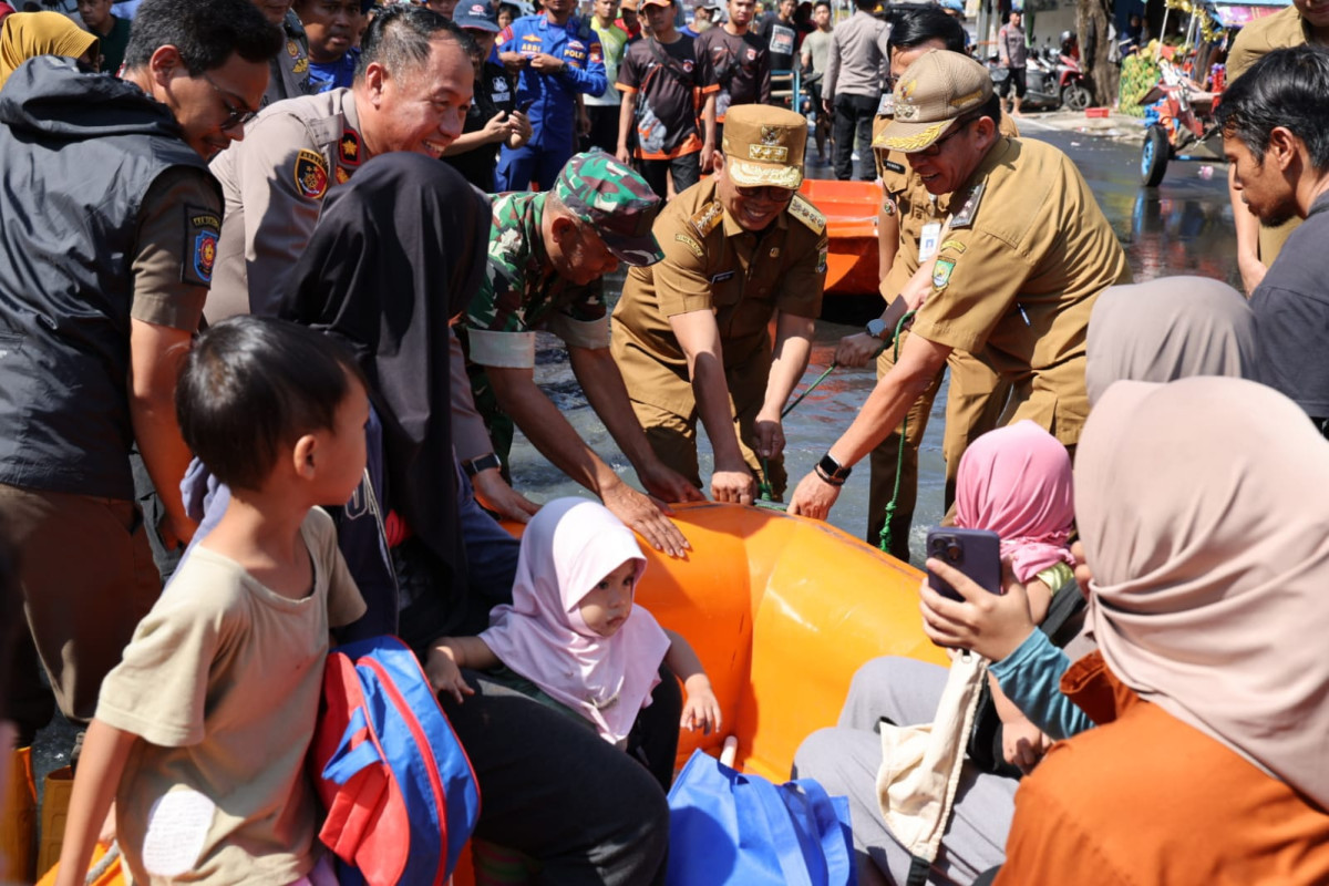 Gubernur Banten Andra Soni menilai praktek percaloan ketenagakerjaan merupakan tindakan yang dapat merugikan bagi para pencari kerja.