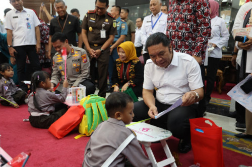 Pj Gubernur Banten Al Muktabar: Keluarga Berperan Penting Terhadap Tumbuh Kembang Anak